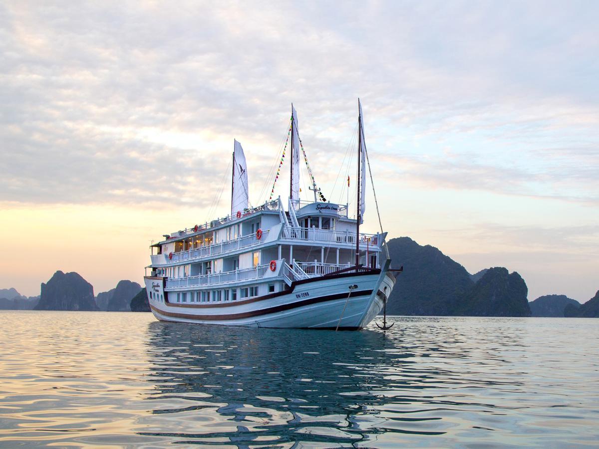 Signature Royal Halong Cruise Ha Long Buitenkant foto